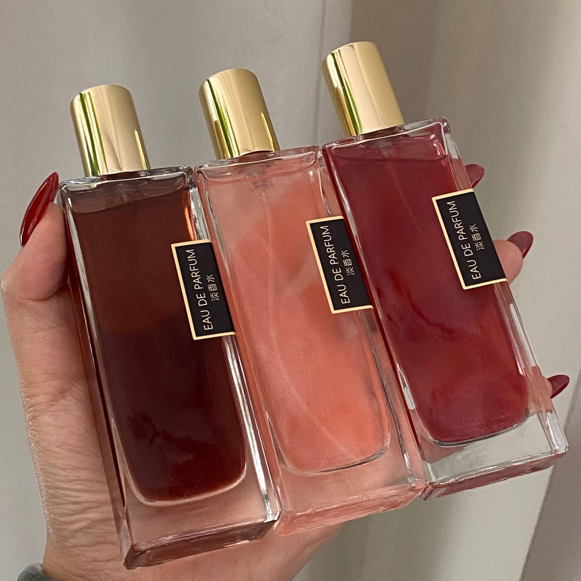 Perfume And Fragrance Are Same - Reversal Paris Eau de Toilette para